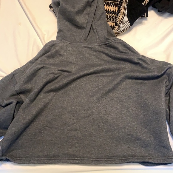 Grey/back cropped sweatshirt - Picture 2 of 4